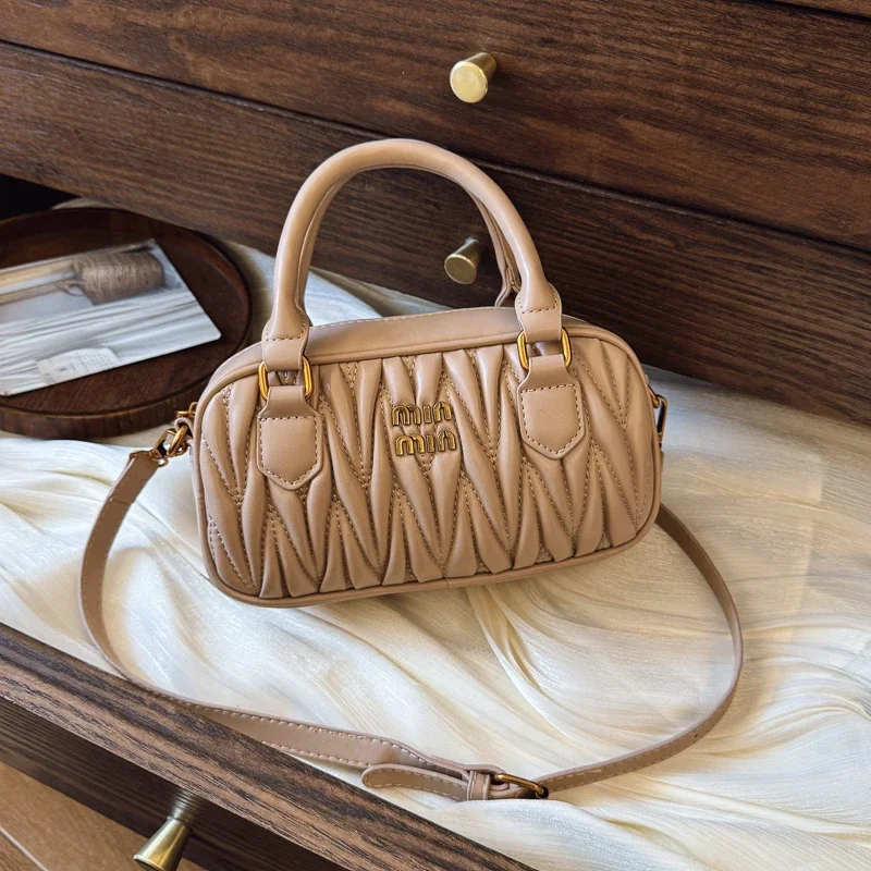 Luxury Lifestyle Fashion - Kadınlar İçin Lüks, Üst Düzey Deri,