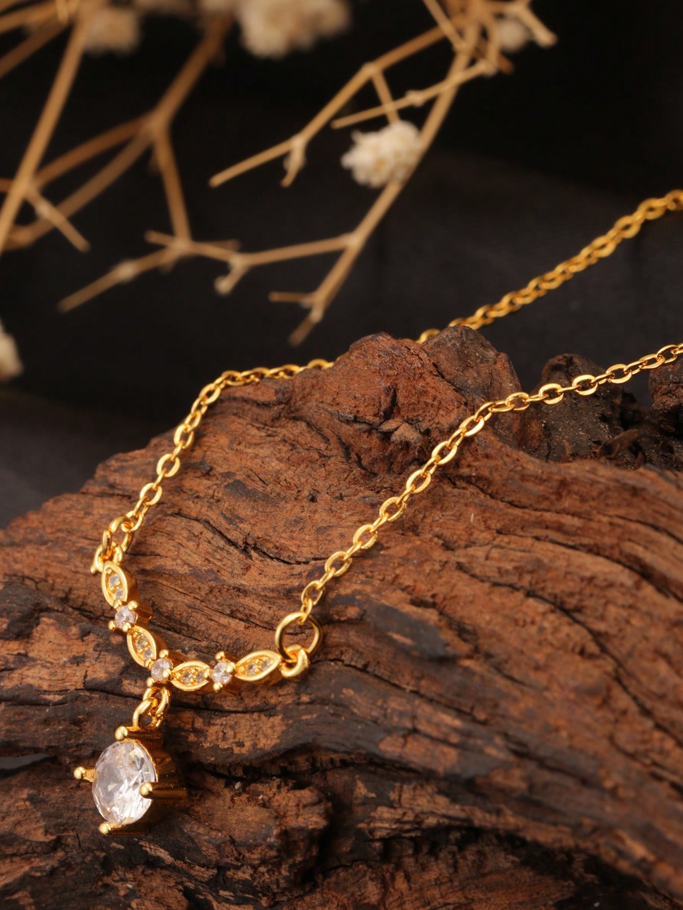 Luxury Lifestyle Fashion - 1 Yeni Yaz Stili Gülen Yüz